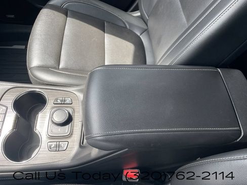 Certified 2022 GMC Acadia SLT w/ Elevation Edition AWD/4WD image 25