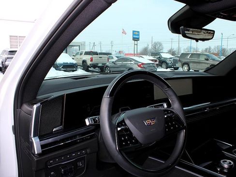 Used 2025 Cadillac Escalade Sport w/ Touring Package image 29