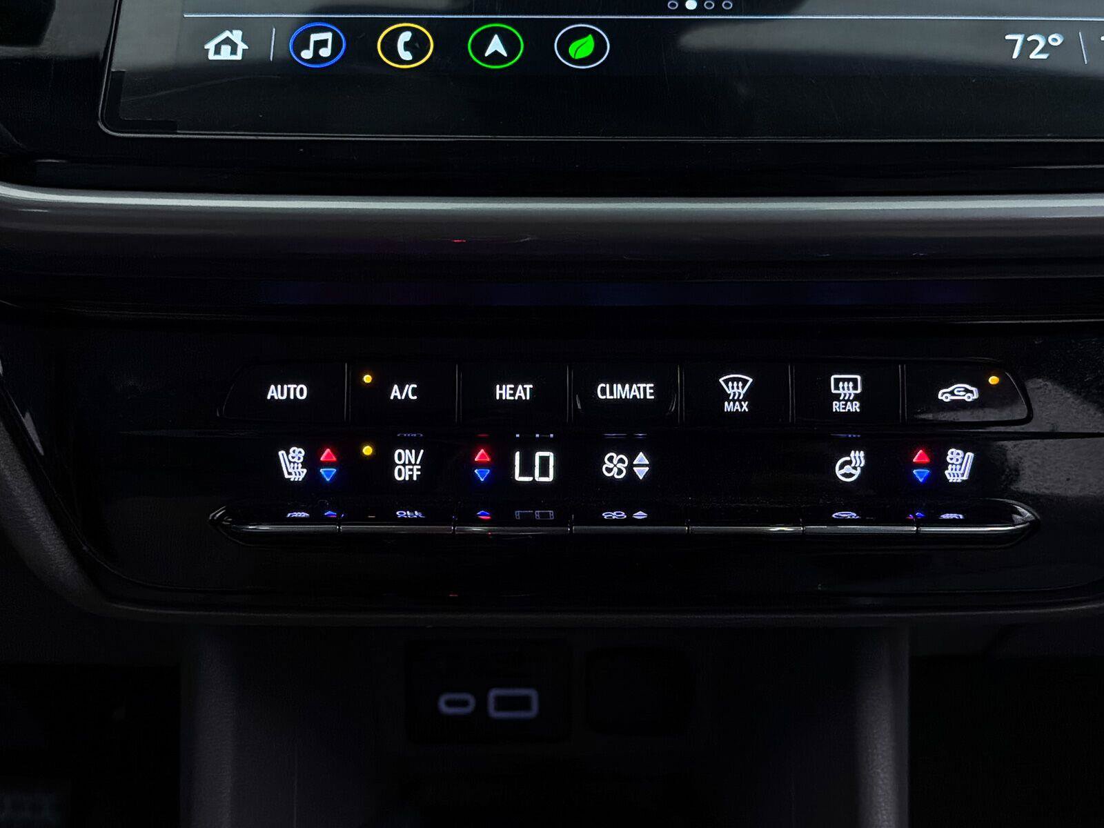 Used 2023 Chevrolet Bolt EUV Premier w/ Sun & Sound Package FWD image 24