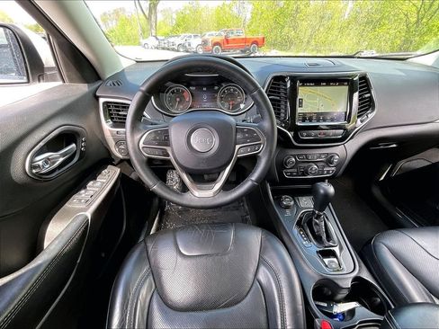 Used 2019 Jeep Cherokee Limited w/ Luxury Group AWD/4WD image 16