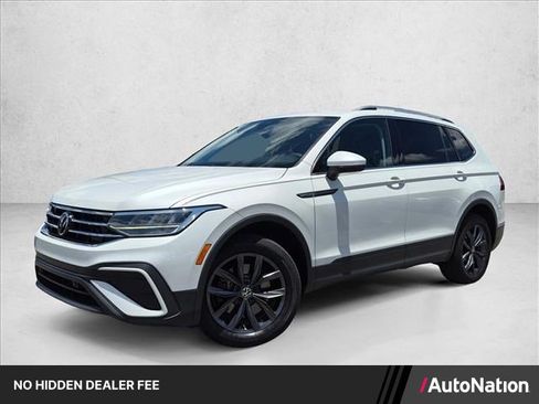 Used 2023 Volkswagen Tiguan SE w/ Panoramic Sunroof Package FWD image 1