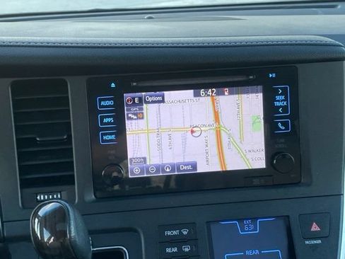 Used 2017 Toyota Sienna XLE w/ XLE Navigation Package AWD/4WD image 13