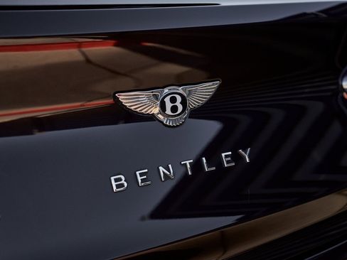 Used 2023 Bentley Bentayga Extended Wheelbase image 10