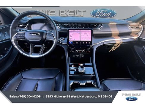 Used 2025 Jeep Grand Cherokee Limited w/ Black Appearance Package AWD/4WD image 14