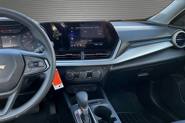 Used 2026 Chevrolet Trax LS FWD image 9