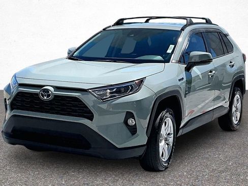 Used 2021 Toyota RAV4 XLE AWD/4WD image 3