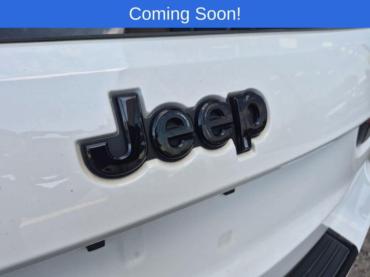 Used 2018 Jeep Grand Cherokee Altitude AWD/4WD image 11