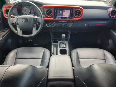 Used 2019 Toyota Tacoma TRD Off-Road AWD/4WD image 12