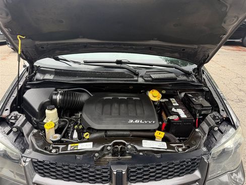 Used 2016 Dodge Grand Caravan R/T w/ Driver Convenience Group FWD image 25