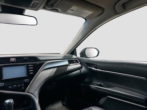 Used 2018 Toyota Camry SE FWD image 23