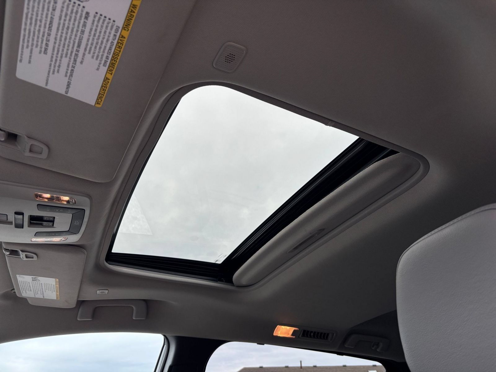Used 2025 Toyota Sienna XLE FWD image 30