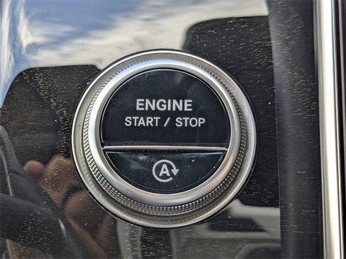 Used 2025 Mercedes-Benz GLC 300 image 30