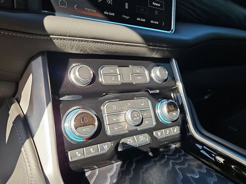 Used 2022 GMC Yukon Denali AWD/4WD image 15