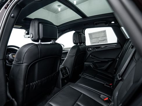 Certified 2026 Porsche Macan image 23