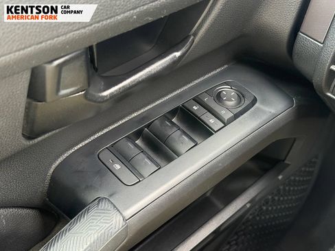 Used 2025 Toyota Tacoma SR5 AWD/4WD image 19
