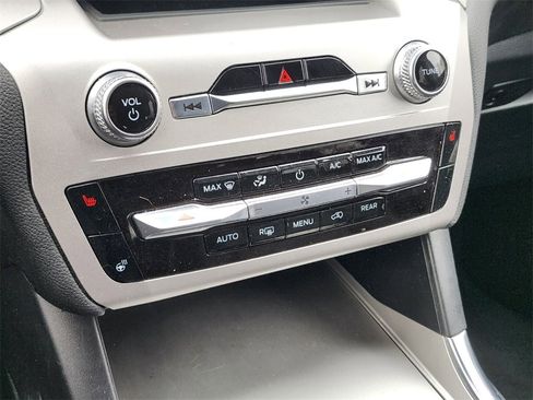 Certified 2022 Ford Explorer XLT w/ Equipment Group 202A image 23