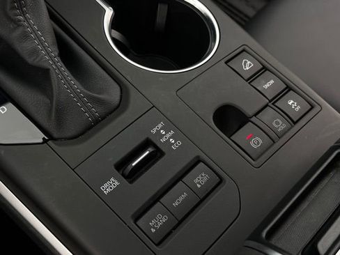 Used 2024 Toyota Highlander XLE image 21