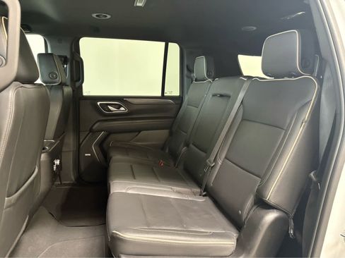Used 2024 GMC Yukon XL SLT AWD/4WD image 14
