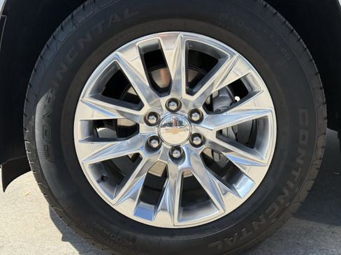 Used 2025 Chevrolet Suburban Premier image 12