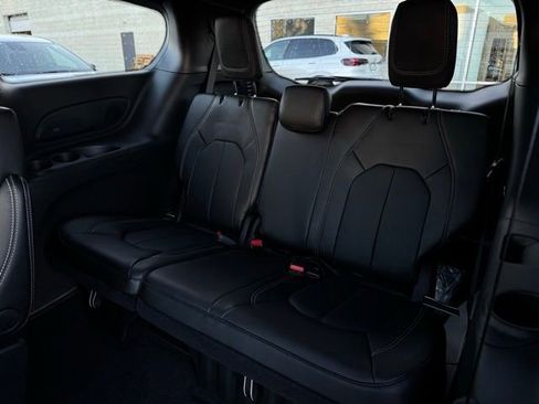 New 2026 Chrysler Pacifica Select image 21