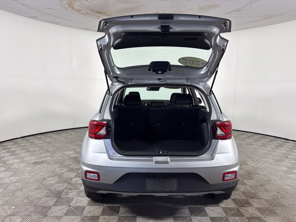 Used 2024 Hyundai Venue SEL FWD image 14