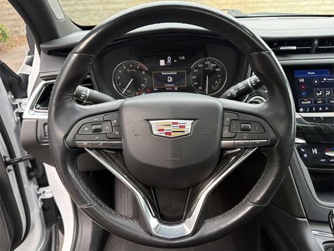 Used 2023 Cadillac XT6 Premium Luxury image 27
