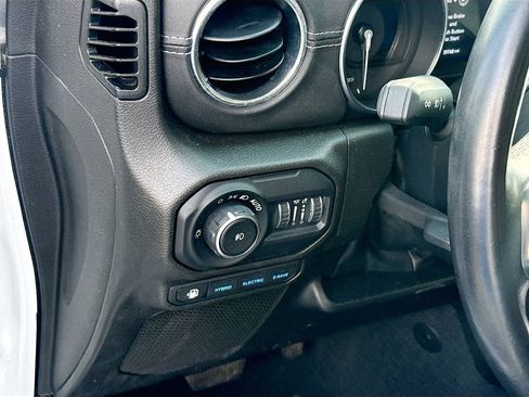 Used 2022 Jeep Wrangler Unlimited Sahara w/ Safety Group image 11