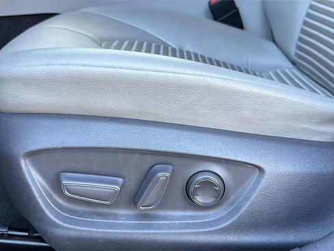 Used 2021 Toyota Camry SE image 11