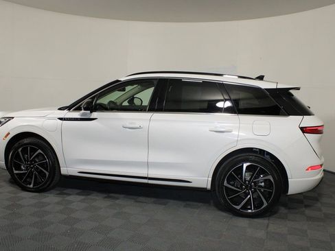 Used 2025 Lincoln Corsair Grand Touring image 5