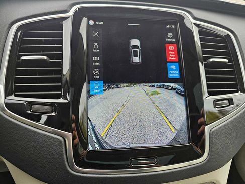 Used 2023 Volvo XC90 T8 Ultimate w/ Lounge Package image 33
