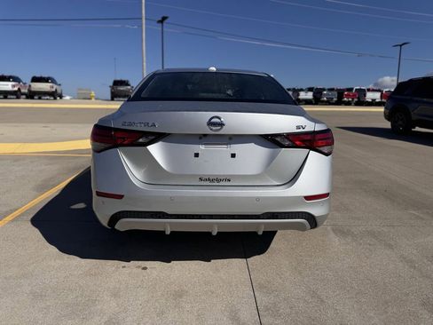 Used 2023 Nissan Sentra SV image 4