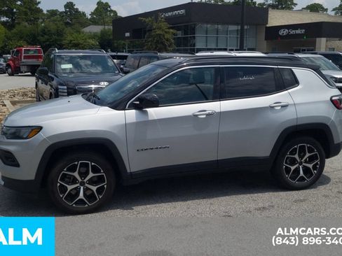 Used 2025 Jeep Compass Limited AWD/4WD image 10