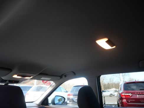 Used 2023 Nissan Rogue S image 22