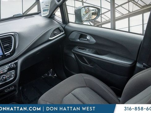 Used 2021 Chrysler Pacifica Touring w/ S Appearance Package FWD image 14