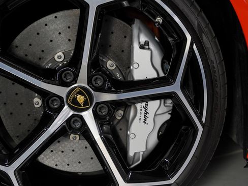 Used 2020 Lamborghini Huracan EVO RWD image 20