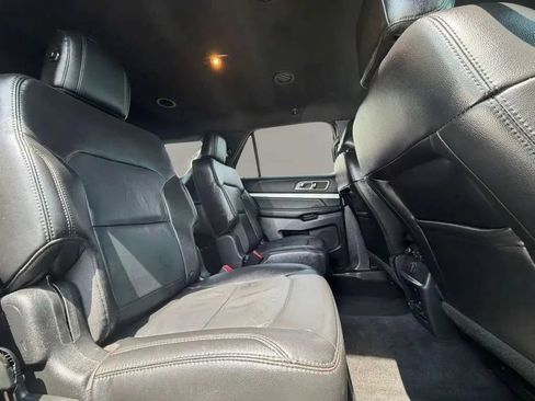 Used 2016 Ford Explorer XLT w/ Equipment Group 202A FWD image 17