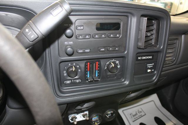 Used 2006 Chevrolet Silverado 2500 W/T w/ Heavy-Duty Power Package AWD/4WD image 17