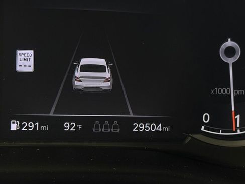 Used 2025 Genesis G70 2.5T image 14