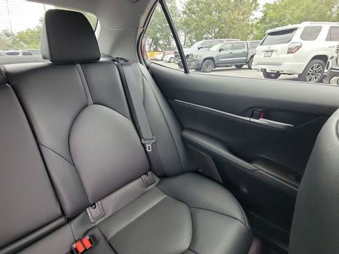 Used 2021 Toyota Camry XLE FWD image 6