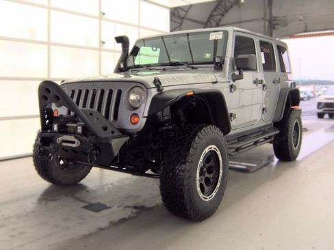 Used 2013 Jeep Wrangler Unlimited Sahara w/ Connectivity Group AWD/4WD image 2