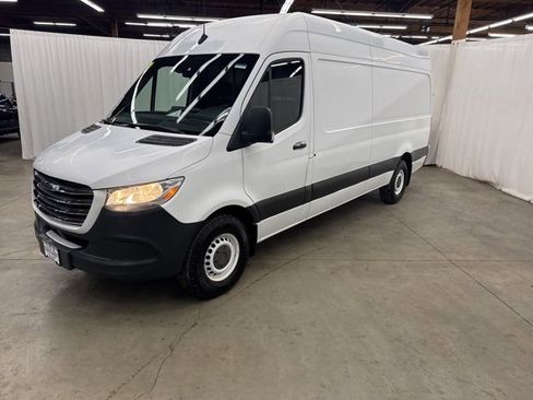 Used 2019 Freightliner Sprinter 2500 image 4