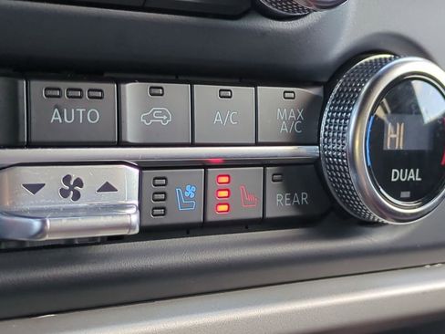 Used 2023 Ford Expedition Limited image 39