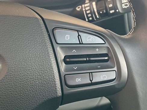 Used 2025 Hyundai Venue SEL image 32