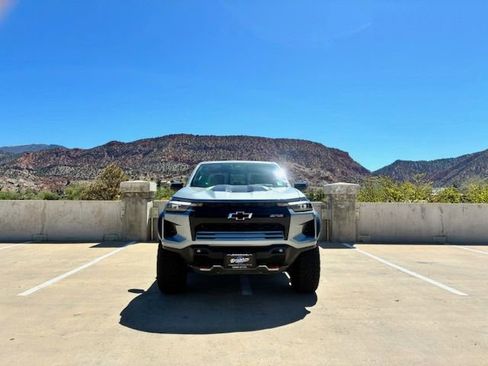 Used 2024 Chevrolet Colorado ZR2 w/ Safety Package AWD/4WD image 5
