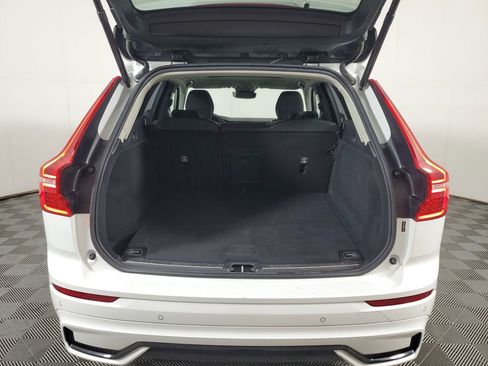 Used 2025 Volvo XC60 B5 Plus image 11