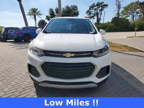 Used 2018 Chevrolet Trax LT w/ LT Convenience Package image 2