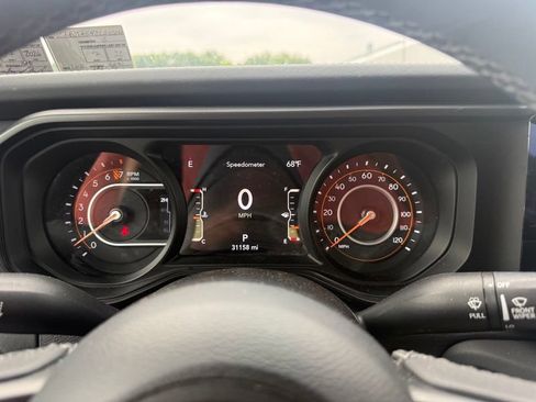 Used 2025 Jeep Gladiator Sport AWD/4WD image 12