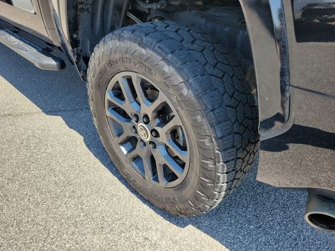 Used 2024 Toyota Tundra Platinum AWD/4WD image 26