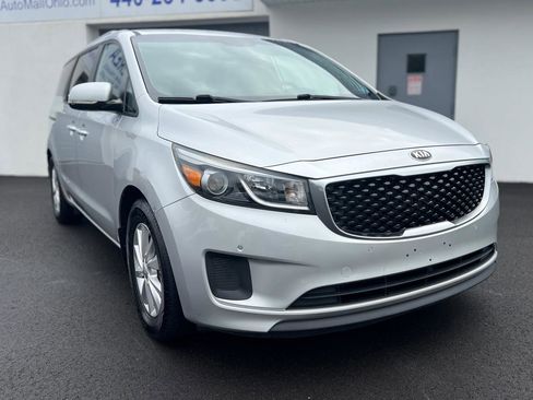 Used 2017 Kia Sedona LX w/ LX Essentials Premium Package FWD image 5