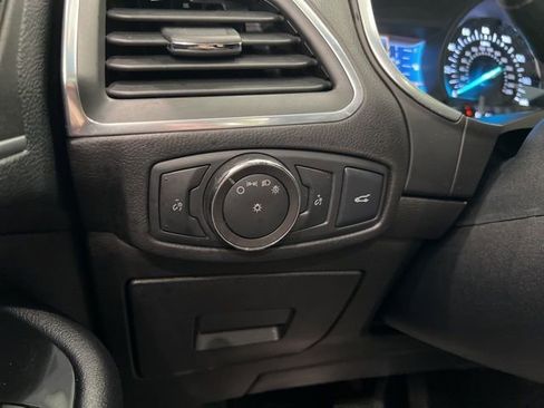 Used 2015 Ford Edge Titanium w/ Equipment Group 302A AWD/4WD image 27